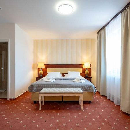 Hotel Volf Prestice Exterior foto