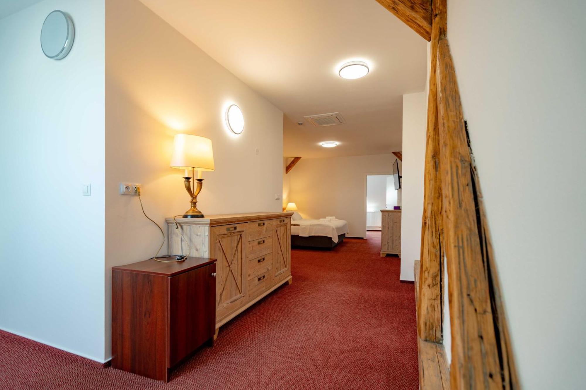 Hotel Volf Prestice Exterior foto