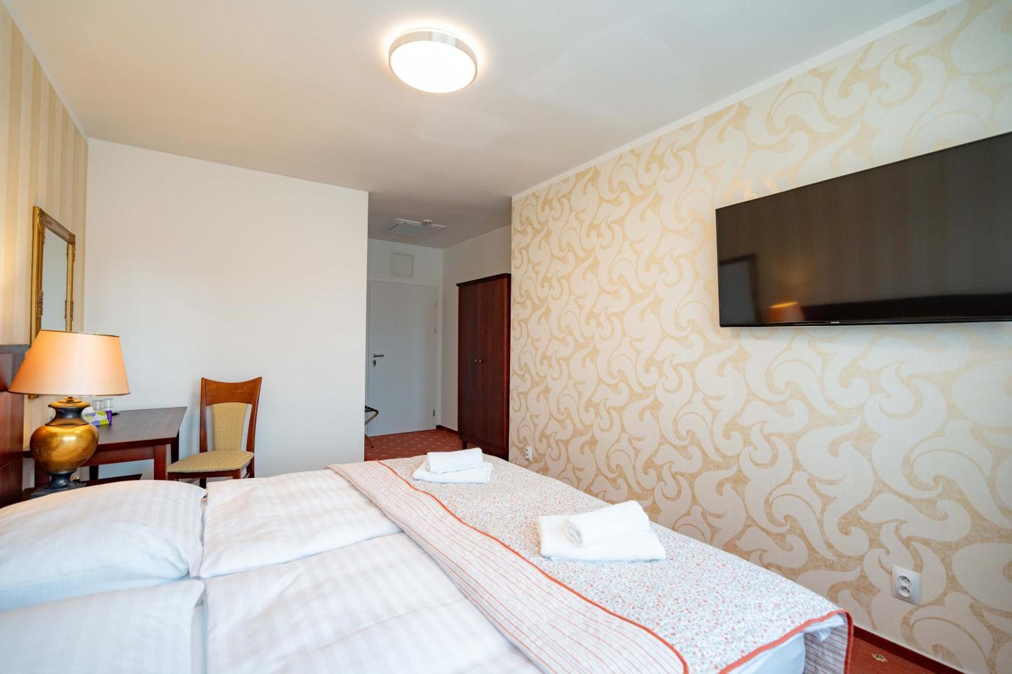 Hotel Volf Prestice Exterior foto