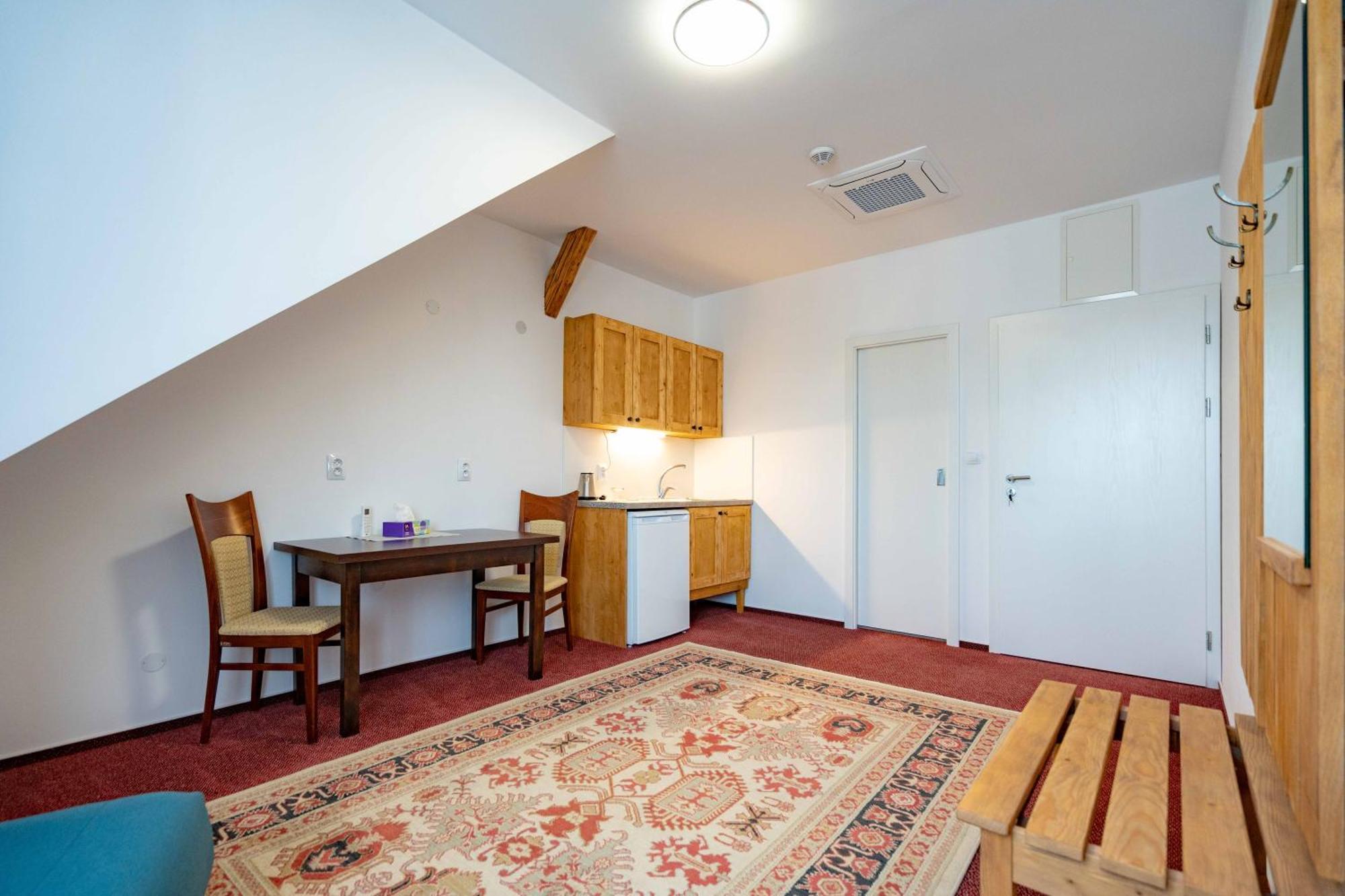 Hotel Volf Prestice Exterior foto