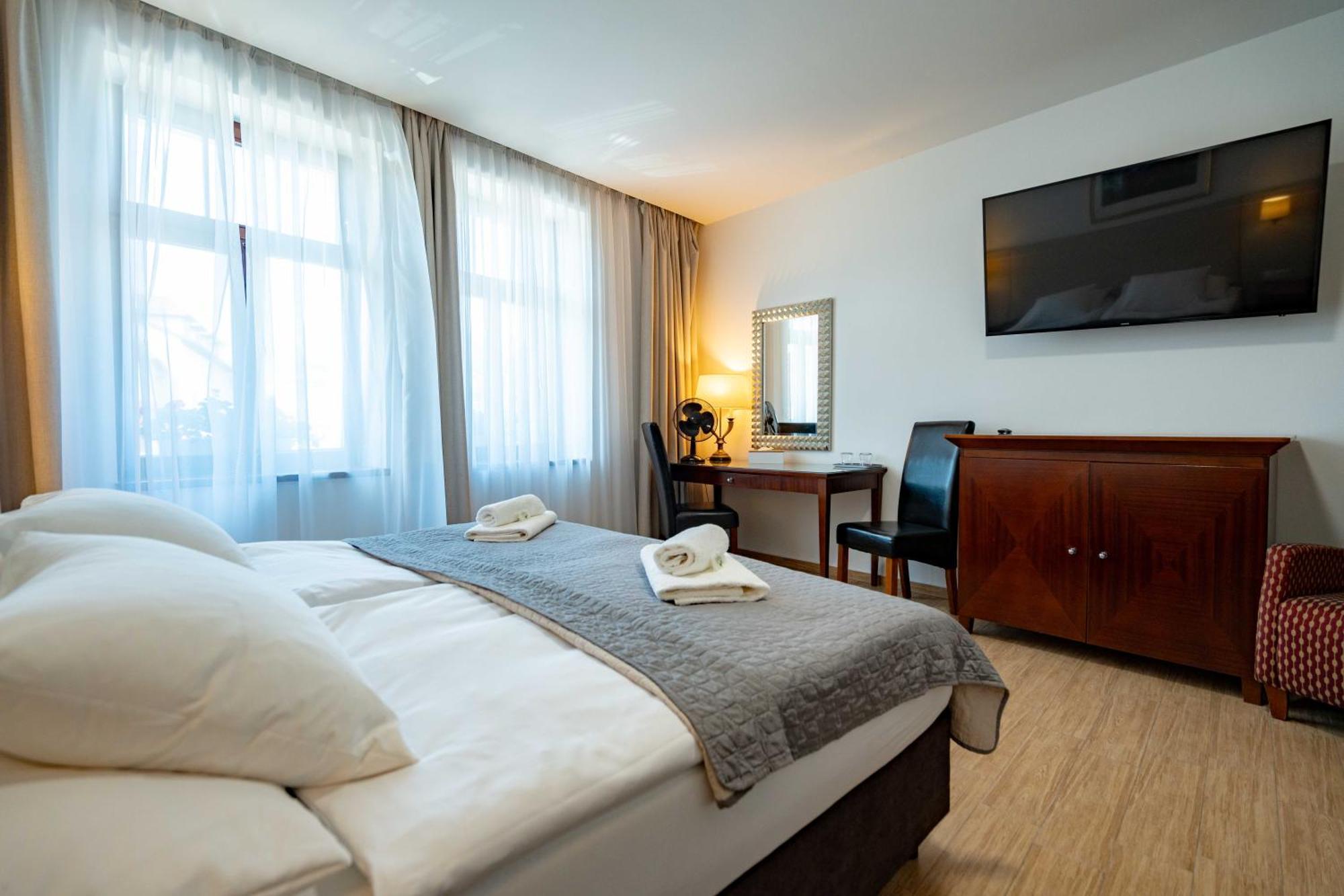 Hotel Volf Prestice Exterior foto